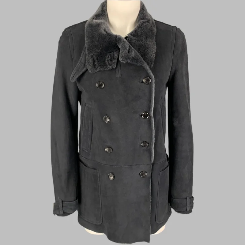 GUCCI by Tom Ford Size 6 Grey Shearling Double Breasted Coat Off-the-Shoulder Jacket Double-Breasted Coat Single-Breasted Coat GUCCI by Tom Ford Size 6 Grey Shearling Double Breasted Coat Off-the-Shoulder Jacket Double-Breasted Coat Single-Breasted Coat