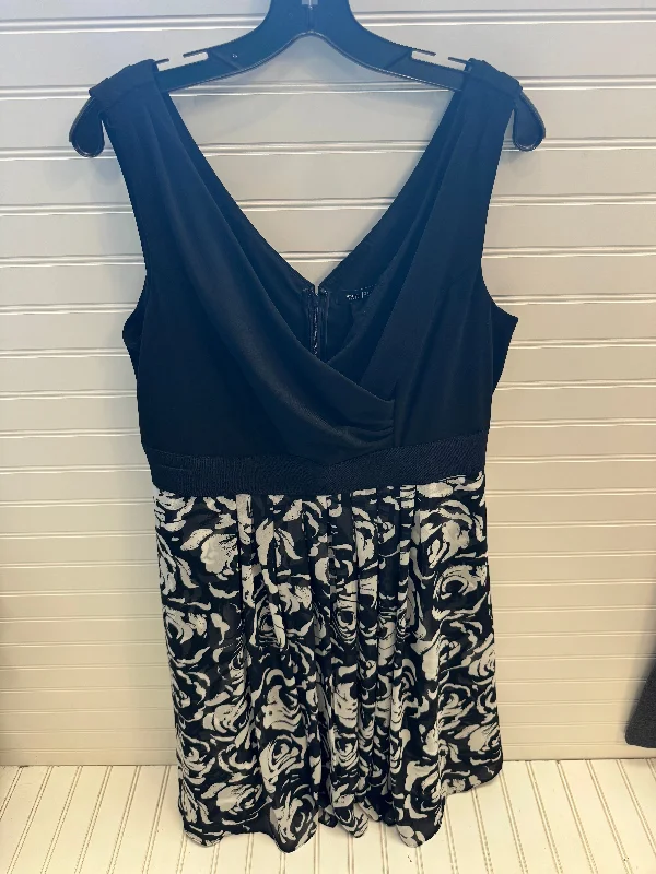 Dress Party Midi By White House Black Market In Black & White, Size: 14 Elegant Pleated Detail Midi Dress Dress Party Midi By White House Black Market In Black & White, Size: 14 Elegant Pleated Detail Midi Dress