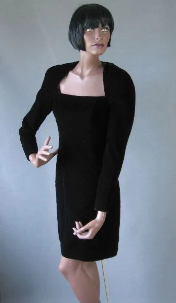 80s Women's Mini Dress Victor Costa Vintage Cocktail Party Keyhole Back Black Velvet Wiggle Small VFG Elegant Lace Mini Dress 80s Women's Mini Dress Victor Costa Vintage Cocktail Party Keyhole Back Black Velvet Wiggle Small VFG Elegant Lace Mini Dress